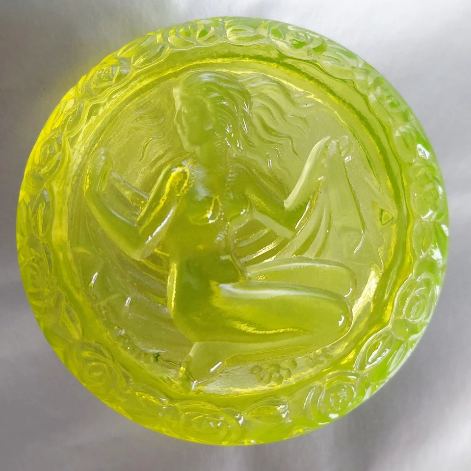 Caja de vidrio de uranio vaselina depresión caja de baratija de vidrio amarillo mujer desnuda Foto 2 de 4