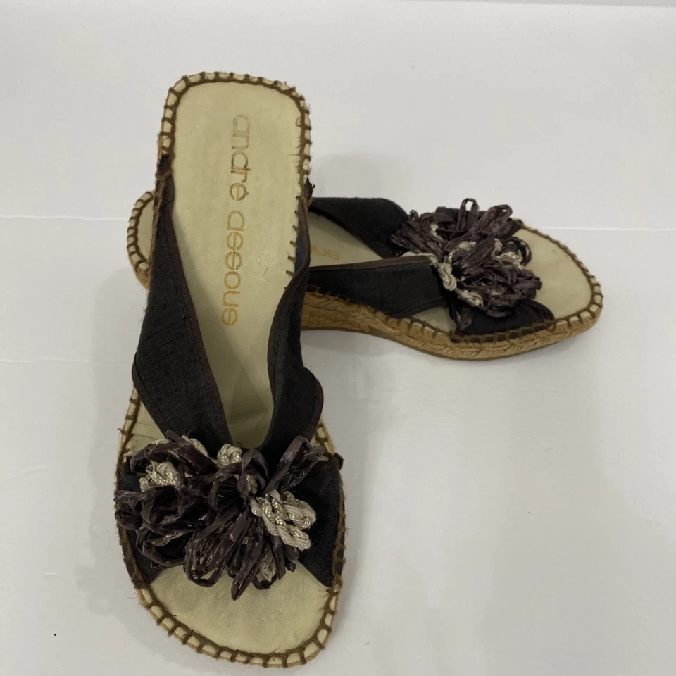 Sandalia de cuña Andre Assous para mujer talla 8 con acento floral informal playa crucero salón Foto 3 de 4