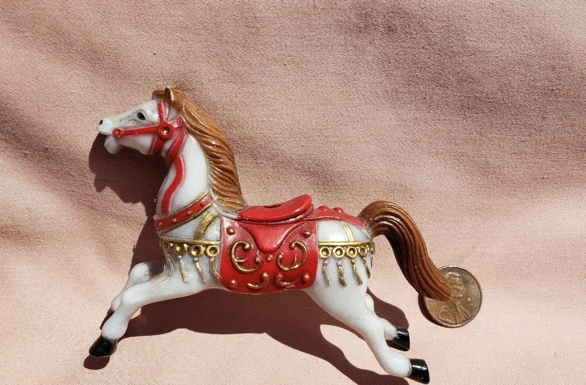 Small horse best sale figurines plastic