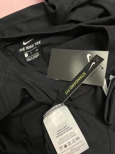 Nike Men's NYC Long Sleeve Tee Size Medium  - Picture 4 of 4