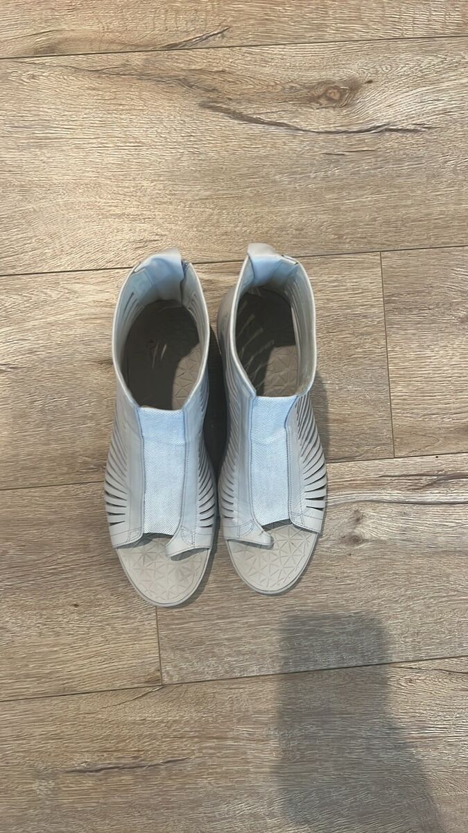 Nike Lunarsandiator Sky High Wedge Leather Sandal Light Bone Nike Lunarsandiator Sky High Wedge Leather Sandal Light Bone