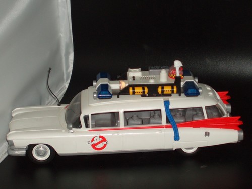 PLAYMOBILE 2017 GHOSTBUSTERS Ecto 1 TOY CAR Sound and Lights