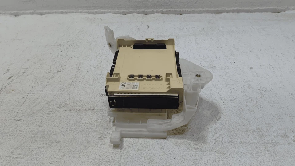 2018-2019 Toyota Camry Multiplex Fuse Relay Junction Block Module Unit OEM - Image 2 of 4