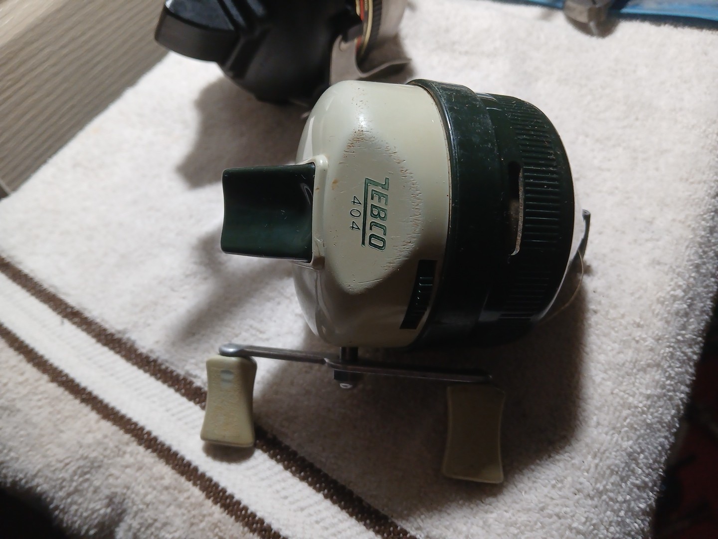Zebco 404 Fishing Reel Vintage Green/White Spin Cast, 3 Rive