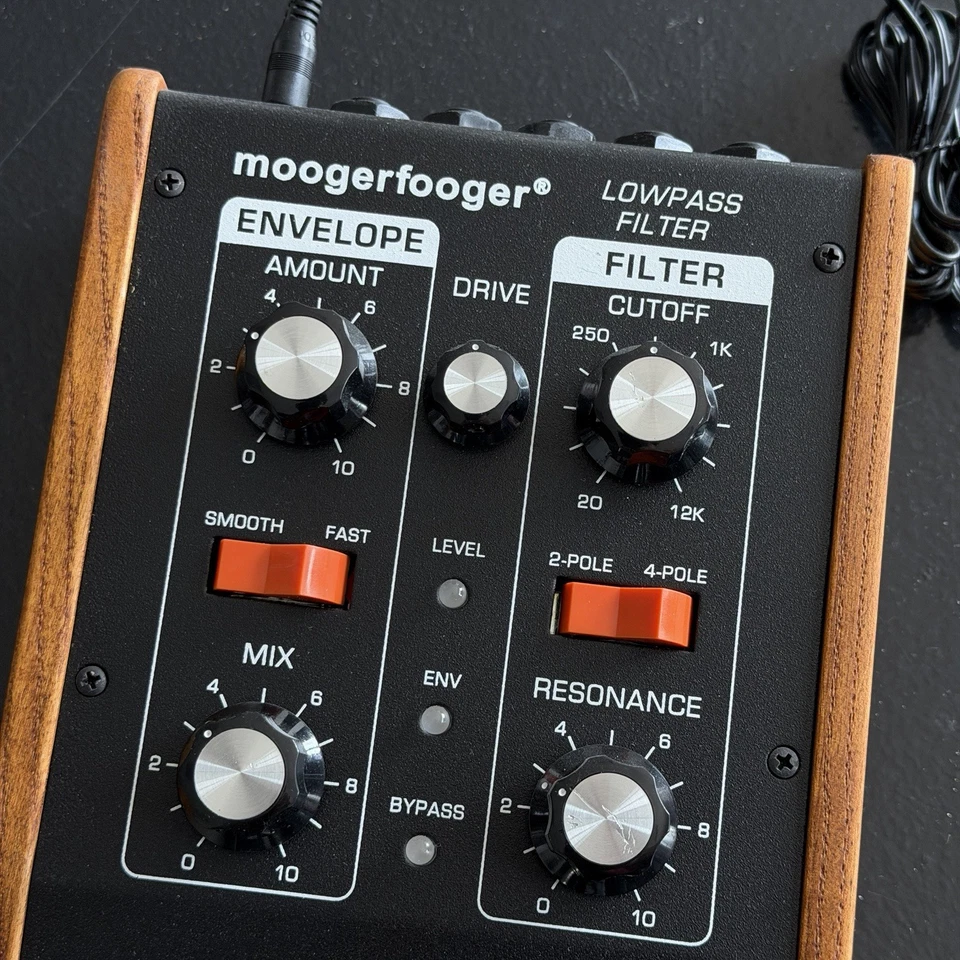 Usado Moog MF-101 Moogerfooger Filtro Paso Bajo Probado Funciona Pedal Efecto Foto 3 de 4