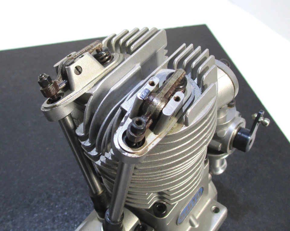 SAITO FA-220 Zeus Hemi Head 36cc 4 stroke glow engine with muffler for airplane - Image 2 of 4