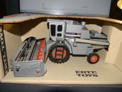 1/32 Scale ERTL Allis-Chalmers Gleaner L2 Combine New in Original Box