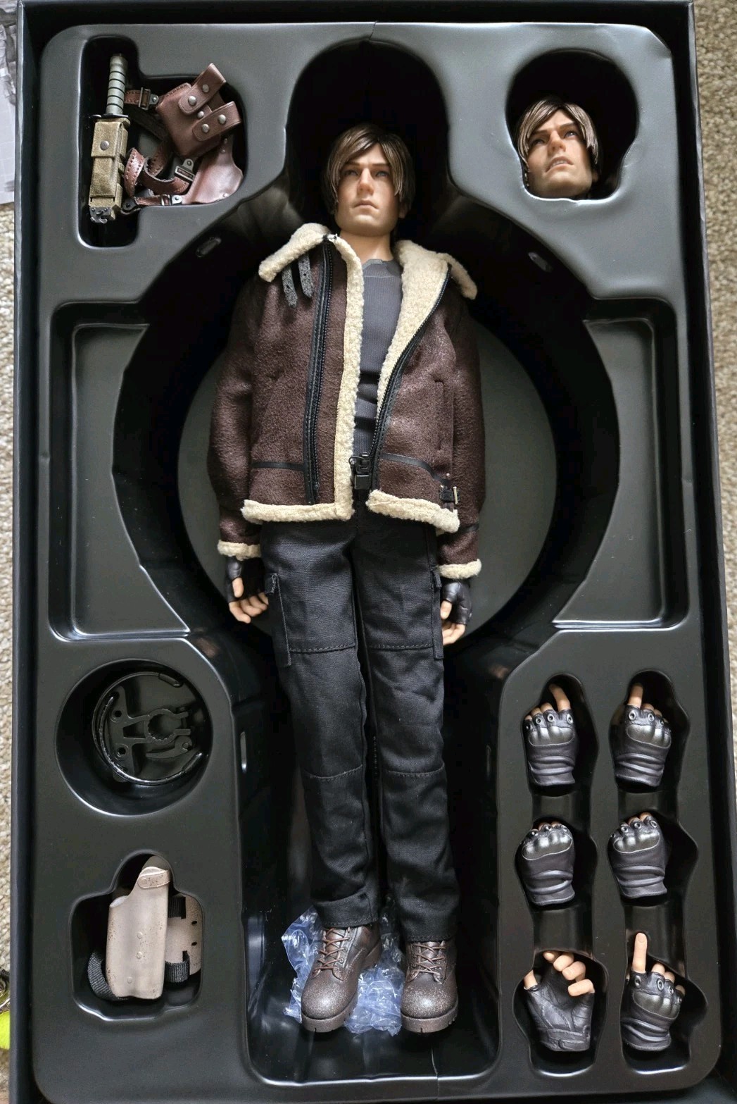 Resident Evil 4 Remake 1/6 Leon Kennedy Figure,  New,  US seller (Master Team)