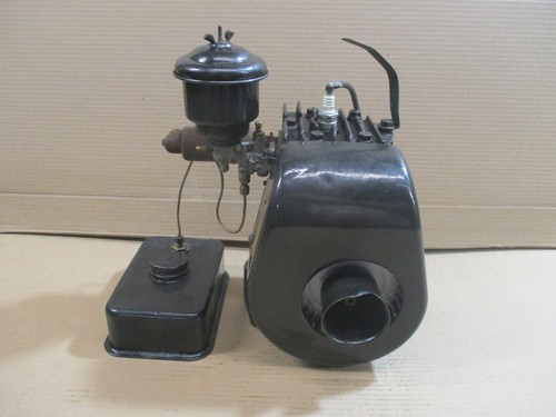 Briggs & Stratton Model WI engine With gas tank