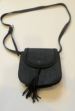 Borsa donna nera piccola mezzaluna tracolla nappa chiusura magnetica