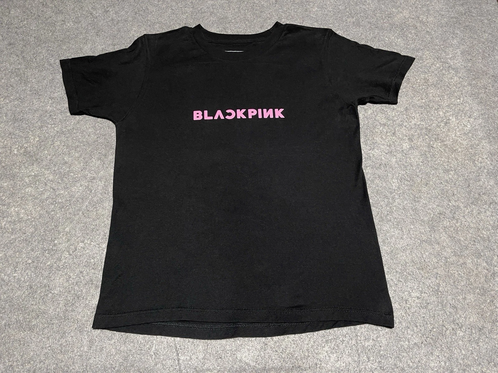 Blackpink South Korean Girl Crush K-pop Group YG Entertainment Small Black Shirt