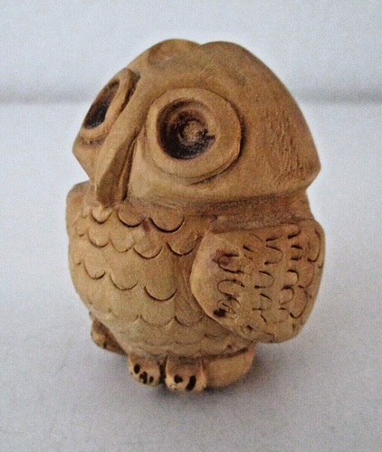 Hand Carved Wood Owl Figurine 2.5" Folk Art Unpainted Signed LW Vintage AZ55 - Picture 2 of 9