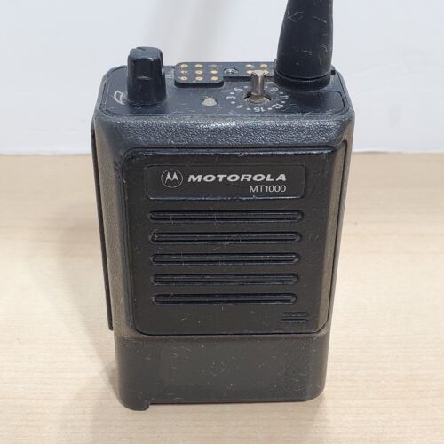 MOTOROLA MT1000 Radio w/ Antenna NO BATTERY - Picture 1 of 5