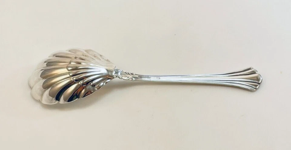 Cuchara para servir ensalada esterlina del siglo XVIII Reed & Barton - 9 1/8" Foto 2 de 3