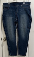 Levi Strauss Signature Totally Shaping Pull-On Skinny Jeans