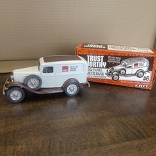 Ertl Trust Worthy 1932 Panel Truck Bank 1/25 Scale With Box