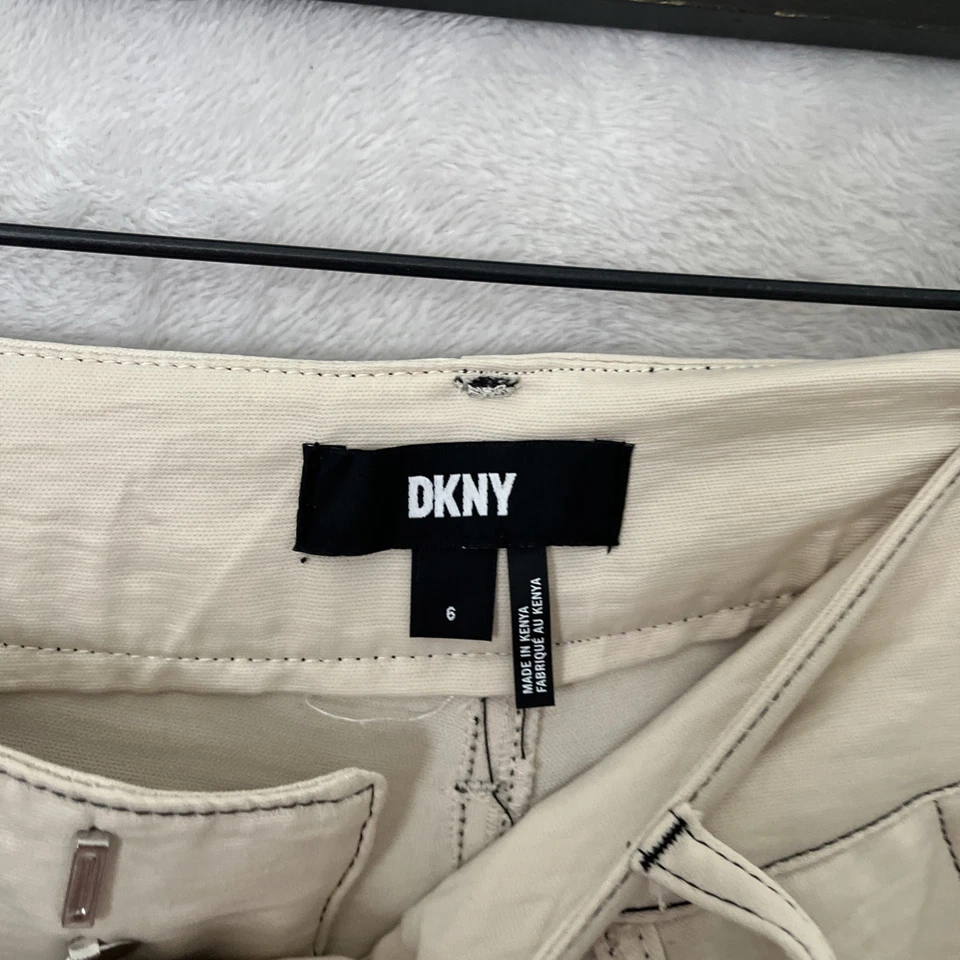 Pantalones DKNY Mujer Beige Sólido 6 Cremallera Botón Mezcla Poliéster Bolsillos Piernas Anchas Foto 3 de 4