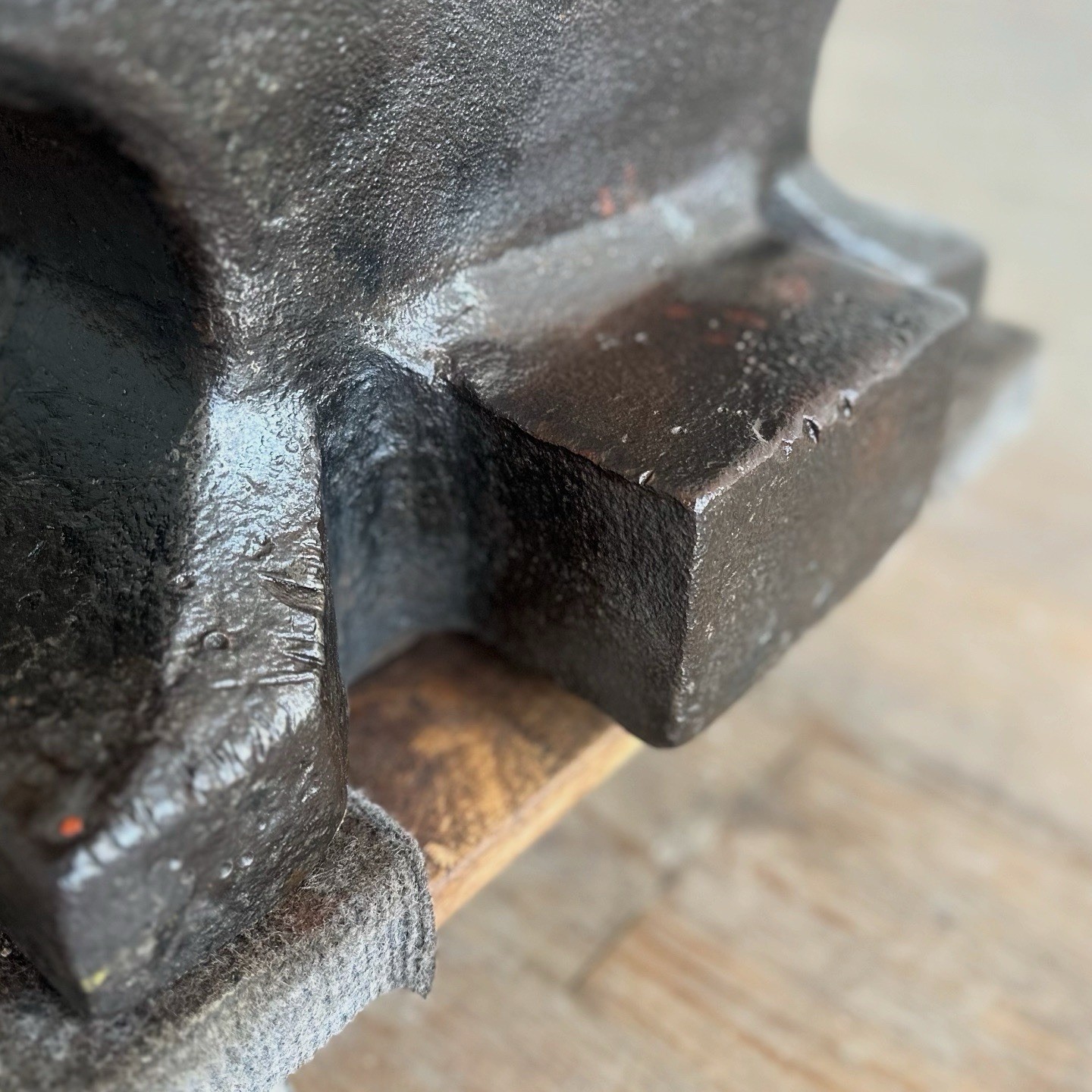 Massive 440 Lb Belgian Blacksmith Anvil, 7" Face, Free Business Shipping