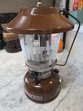 Vintage 1981 Coleman Model 275 Brown Double Mantle Lantern W/ Picket Fence Globe