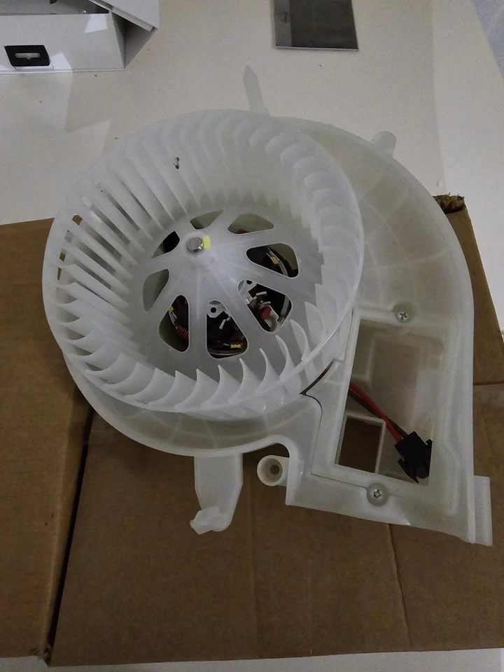 Ventilador de motor soplador de aire acondicionado 1718350004 apto para Mercedes-Benz SLK280 SLK300 SLK350 SLK55 AMG Foto 3 de 4