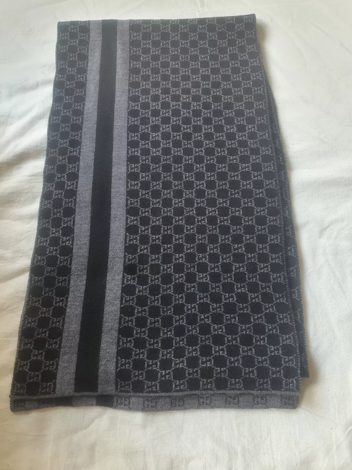 Gucci GG Auth Silencieux Étole Enveloppe 100% Laine