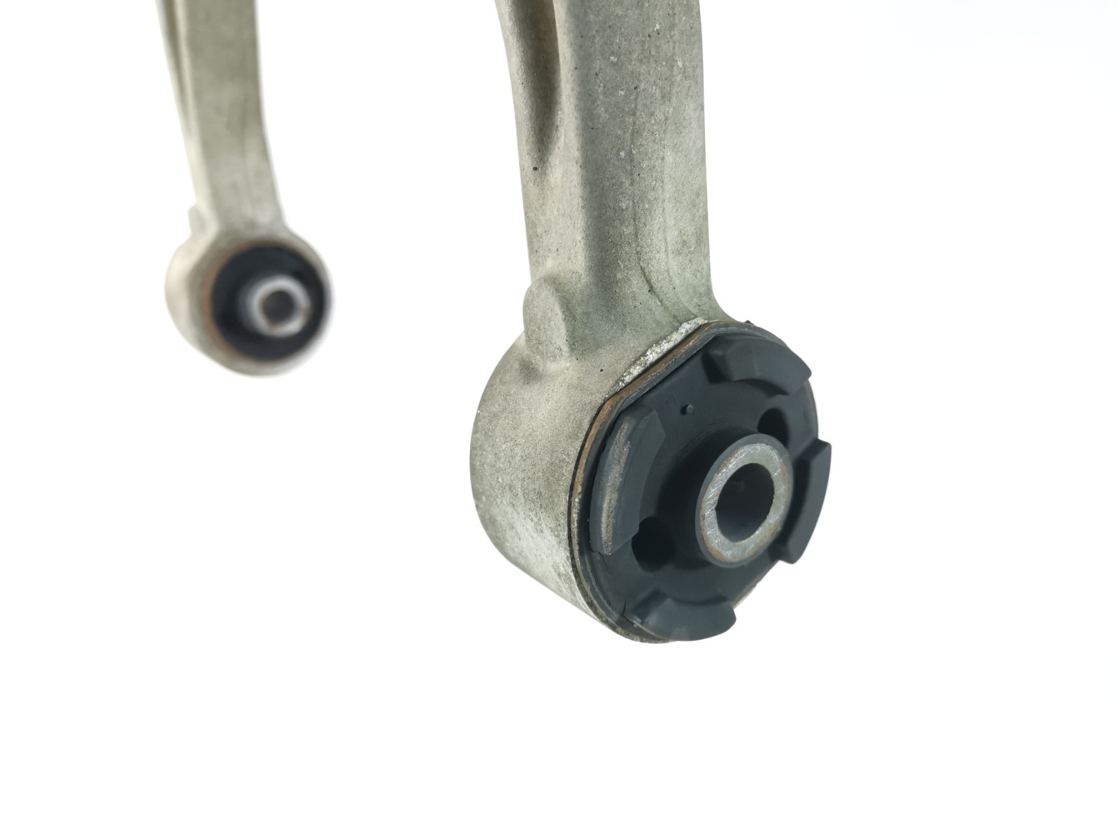 Maserati Ghibli 2018 M156E AWD 3.0 L Front Left Upper Control Arm 6700041850 OEM