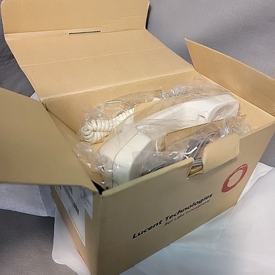 Lucent 2500 YMGM-215 Off White Corded Analog Phone  New In Box