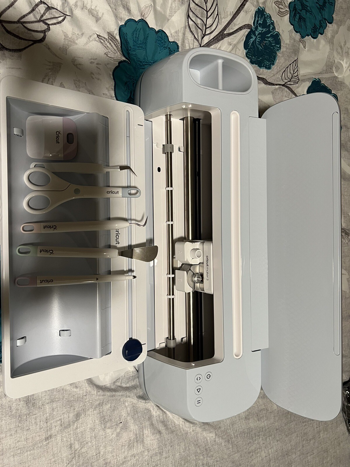 Cricut Maker 3 Machine Smart Vinyl & Tools Bundle 37182178494 eBay