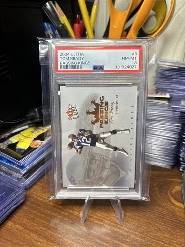 2004 Fleer Ultra Tom Brady #6 Passing Kings PSA 8