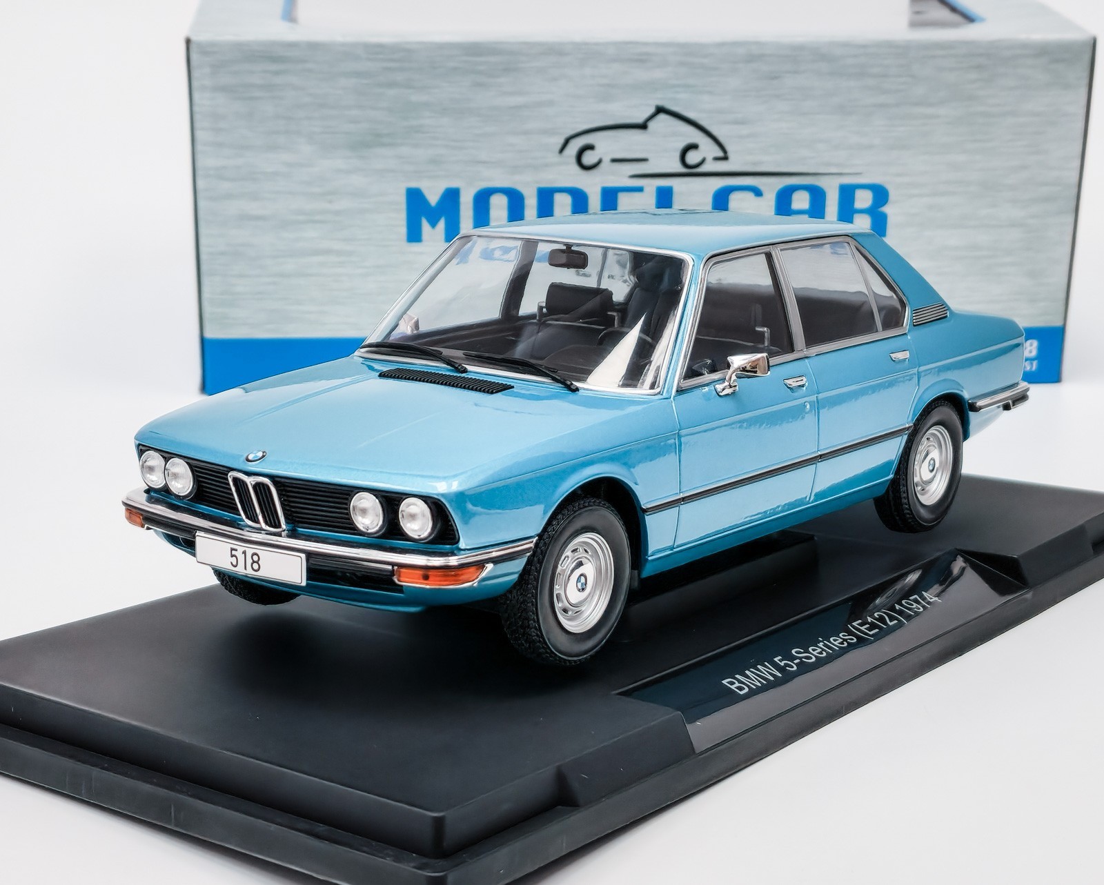 BMW 5er E12 518i bleu 1974 la nostalgie de la première Série 5 en métal 1:18