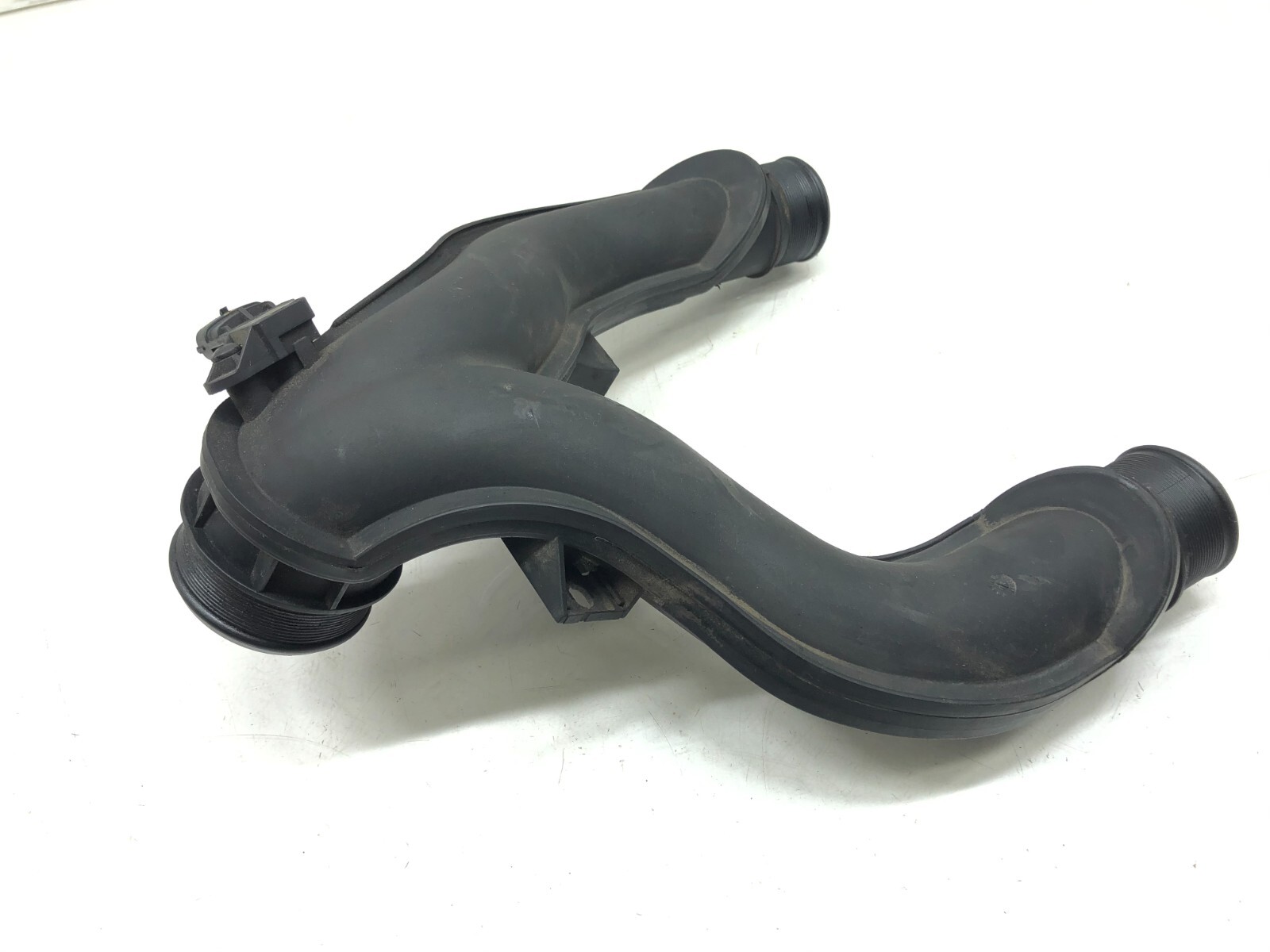 2014-2020 MASERATI GHIBLI S Q4 3.0L AIR INTAKE DUCT TUBE W/ MAF SENSOR OEM.
