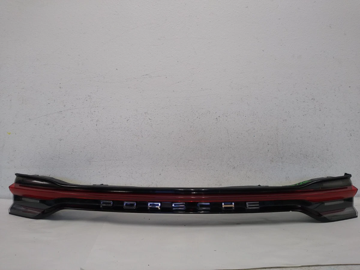2019 20 21 22 PORSCHE MACAN CENTER TAIL LIGHT 95B.945.208.A LED  