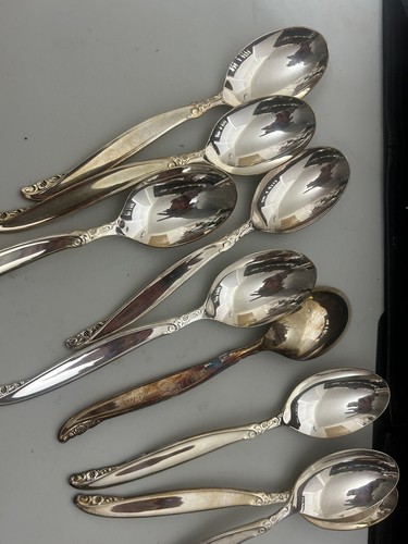 56 Piece Leilani 1847 Rogers Bros Silverware Set Wood Case - Picture 13 of 19