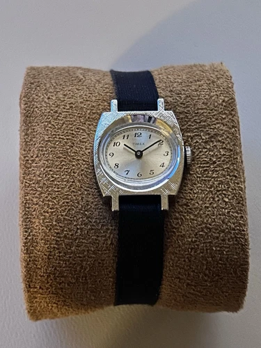 Vintage Womens basic Timex Manual Wind Watch Chrome plated Bezel *FULLY WORKING*