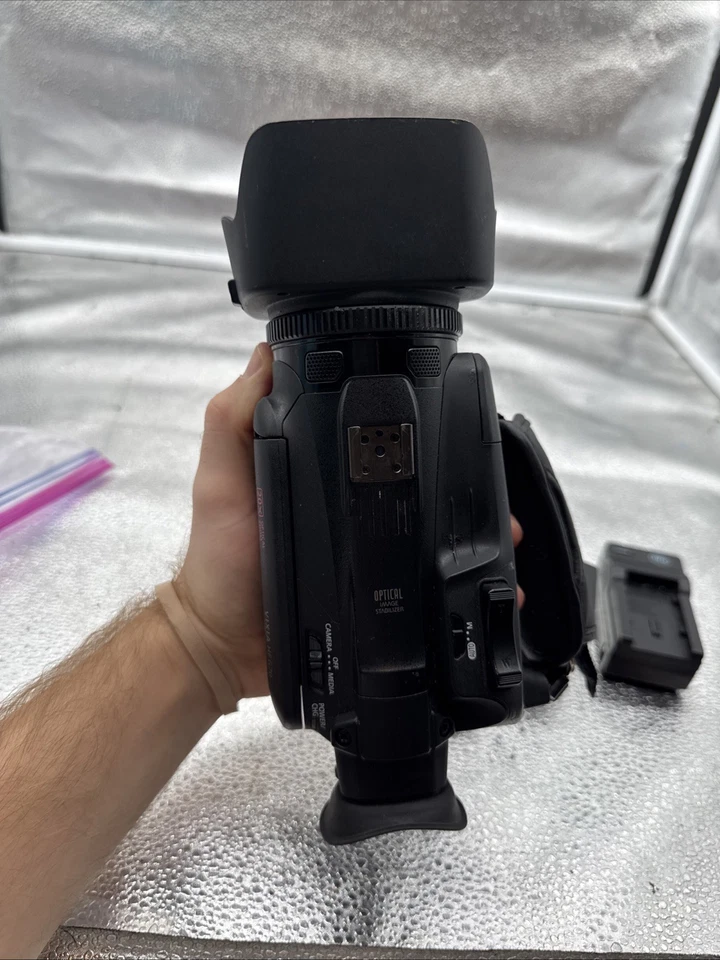 Canon Vixia HF G70 4K UHD Camcorder - Black - Image 4 of 4