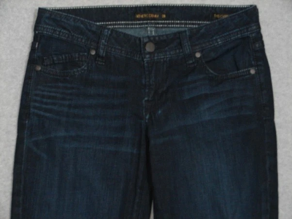 JEANS FEMININO QJ15413 **GENETIC DENIM** THE CYPRESS FLARE tamanho 26 AZUL ESCURO - Imagem 4 de 4