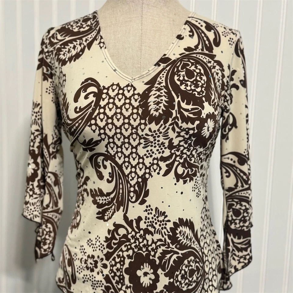 Blusa Y2K ajustada S marrom creme lantejoulas manga sino gola V estampa paisley boho glam - Imagem 2 de 4