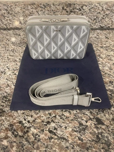 Christian Dior pochette bandoulière double fermeture éclair CD diamant SPB JB 347043