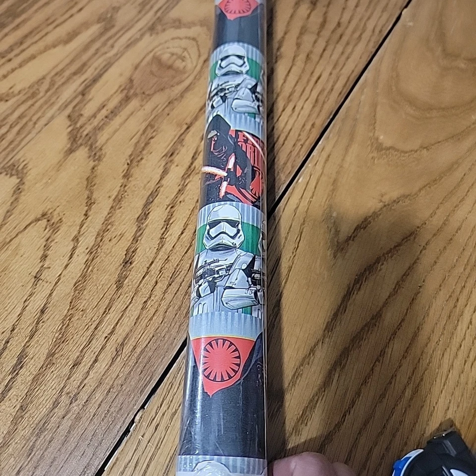 Rollo de envoltura de regalo marca Star Wars Disney Plus 70 pies cuadrados de colección nuevo American Greetings  Foto 3 de 4