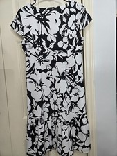 Ann Taylor Petites Black & White Floral Cap Sleeve Drop Waist Dress Size 10P Pol