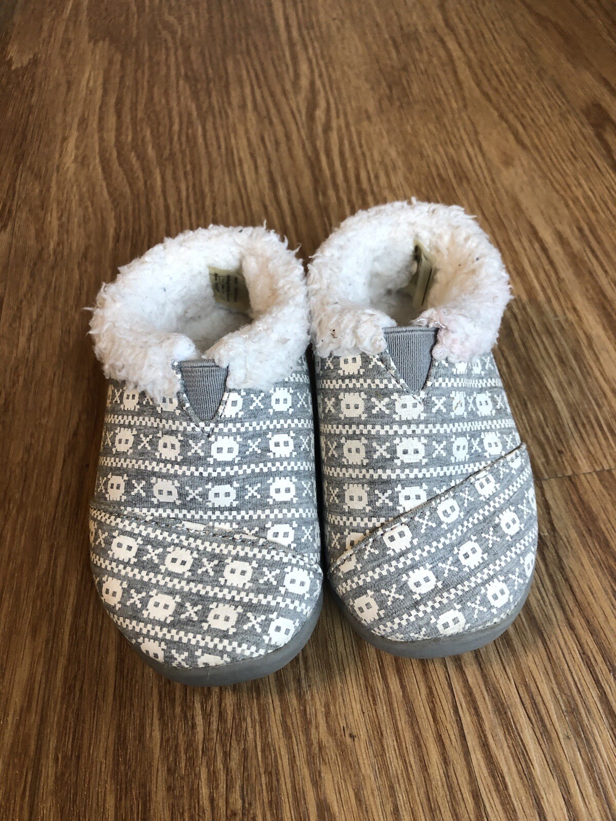 SAOLA Scarpe Toms Neonato Taglia 6 Grigio Bianco Teschi Ciabatte Suola Gomma