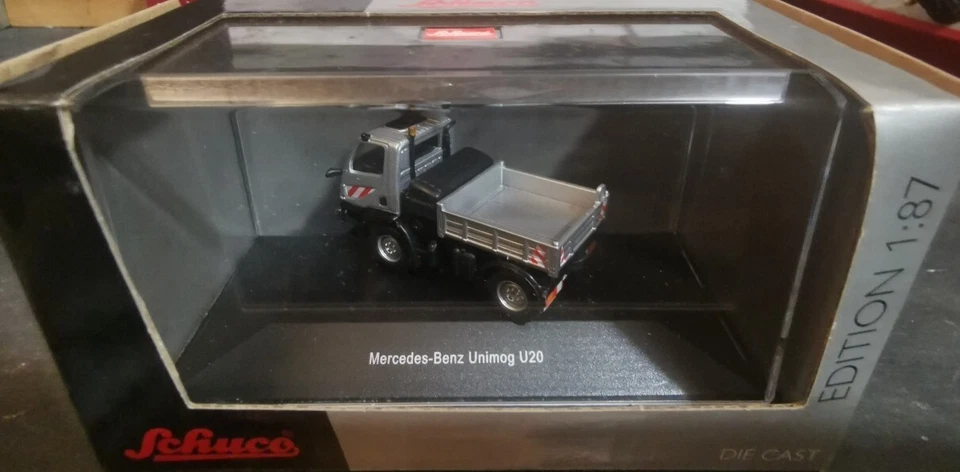 SCHUCO 254897 Camion 2 assi Mercedes Benz Unimog U20 - scala H0 - Immagine 3 di 4