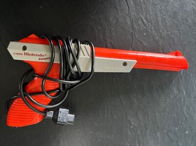 Original 1985 Nintendo NES Zapper Duck Hunt Gun Authentic NES-005 OEM