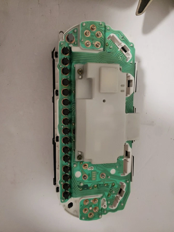 ES300 Instrument Cluster 1997 Lexus - Image 2 of 3
