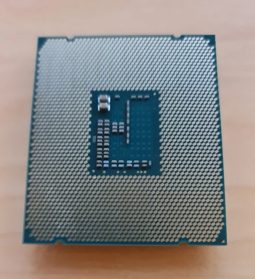 Intel Xeon E5-2643 V3 SR204 3.4GHz-3.7GHz 20MB 6C 12T 9.6GT/s 135W - Image 2 of 2
