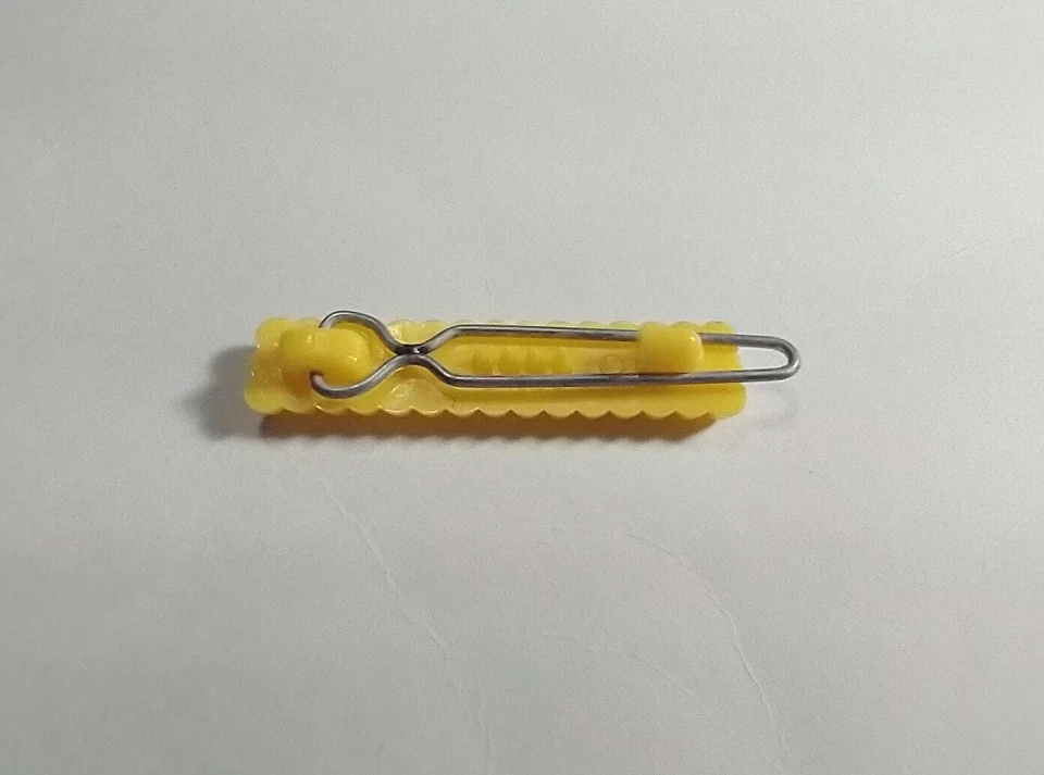 CLIP DE PELO apretado a presión vintage años 50 60 70 BUENO barra amarilla plástico 1,5" Foto 2 de 2