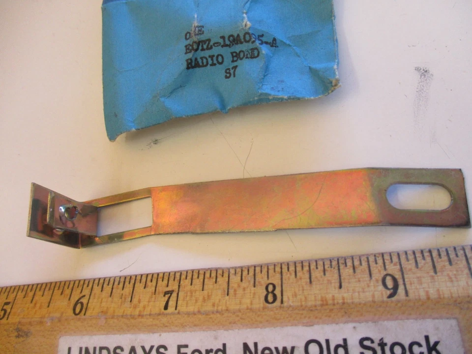 Camión Ford 1980/87 F100/350 "bond" (supresión de interferencias de radio) E0TZ-19A095-A Foto 2 de 3