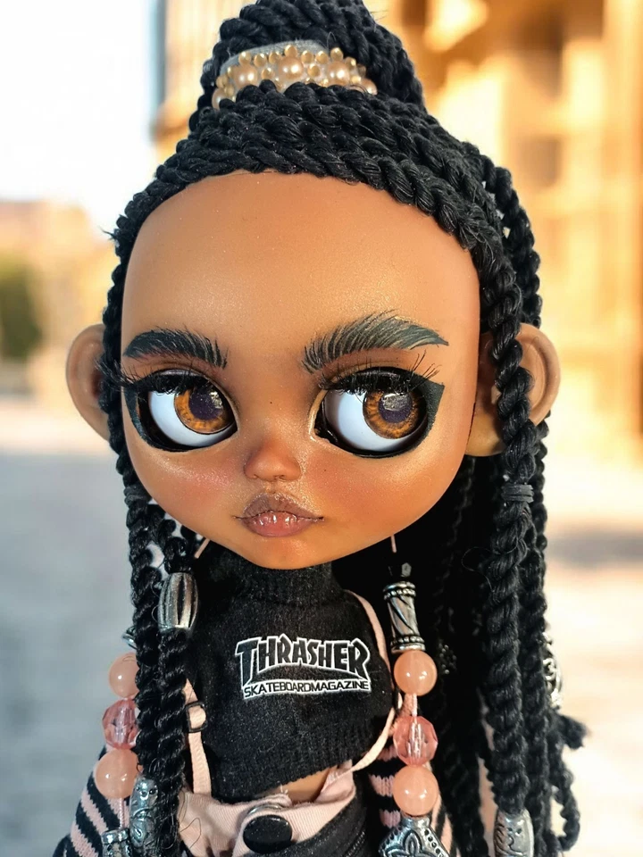 Muñeca Blythe personalizada única en su clase: piel oscura con cabello retorcido Senegal Foto 3 de 4