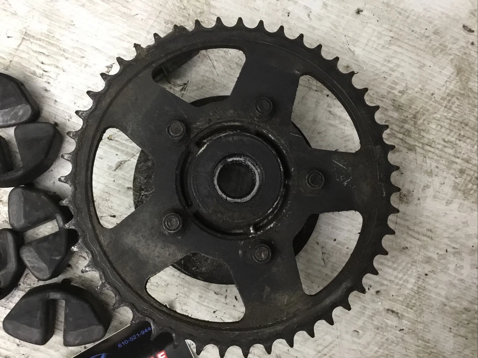 96-99 BUJE PIÑÓN TRASERO SUZUKI BANDIT 600 CON ACCIONAMIENTO DE EMPUJE 49 DIENTES Foto 3 de 4