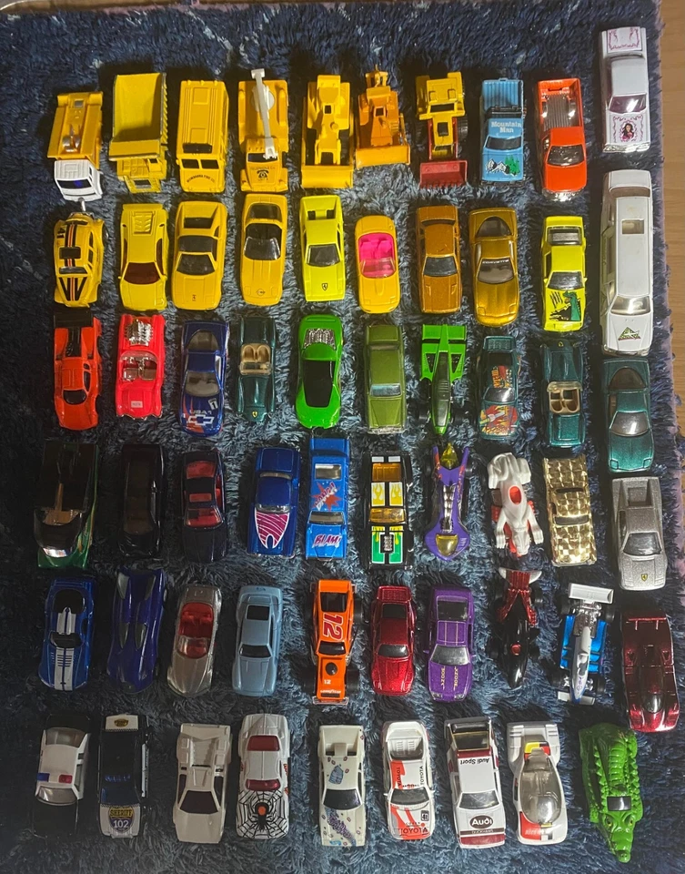 Лот товаров со спичечными коробками автомобилей винтажные несколько брендов и цветов для добавления в вашу коллекцию. - Изображение 4 из 4